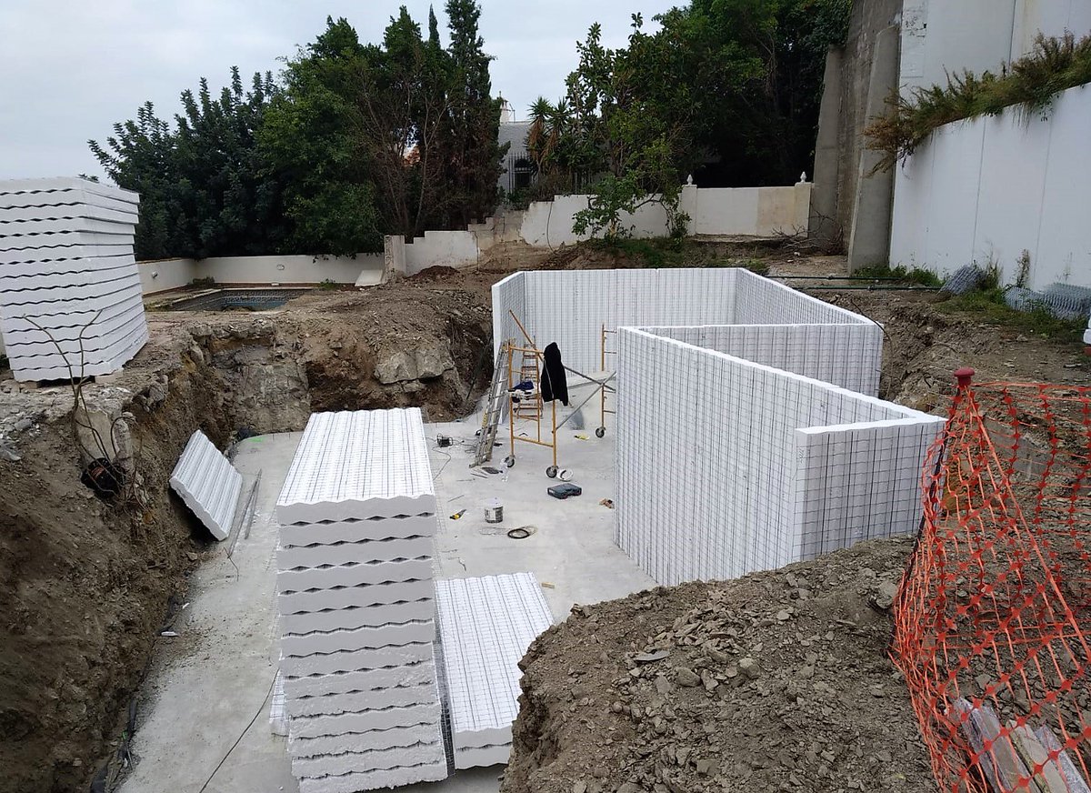 Aretia_'s tweet photo. Empezamos el año construyendo @baupanelsystem @_ArgosDC_ #Vivienda #Unifamiliar #Chalets #Construcción #Obra #Cimentación #Muros #EficienciaEnergética #A #Mojácar #Almería #LlaveEnMano #PrecioCerrado https://t.co/0IBQabLxRc