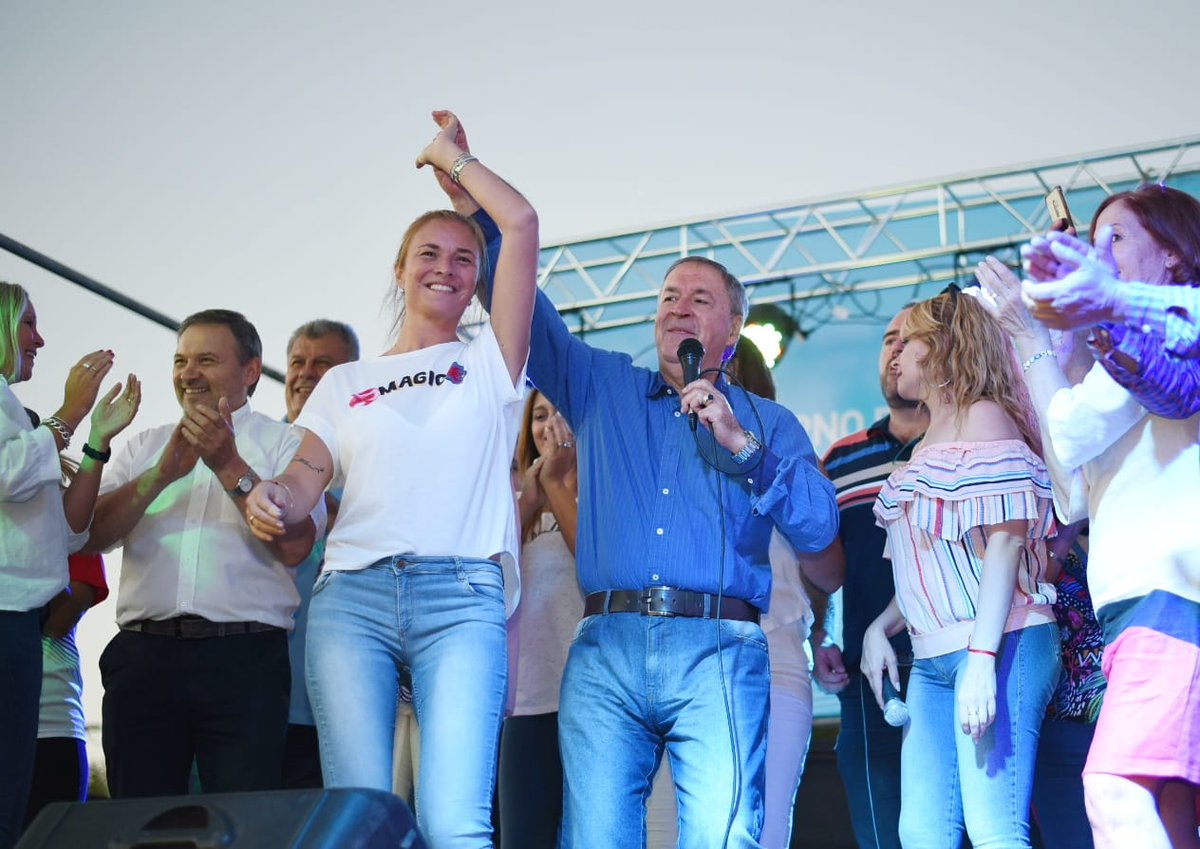 debopetra's tweet photo. #DerechoAlVerano #Edicion2019
Junto a nuestro Gobernador @JSchiaretti, @alevigo @julitarinaldi @JureLau @raullacava y cientos de cordobeses inauguramos a todo ritmo #DerechoAlVerano en el IPV de #Arguello. 🌞🌞🍦🍦 https://t.co/vTNblrrnq6