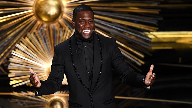 WTOPEnt's tweet image. #KevinHart reconsiders hosting #Oscars after #Ellen steps in: bit.ly/2COP2YG