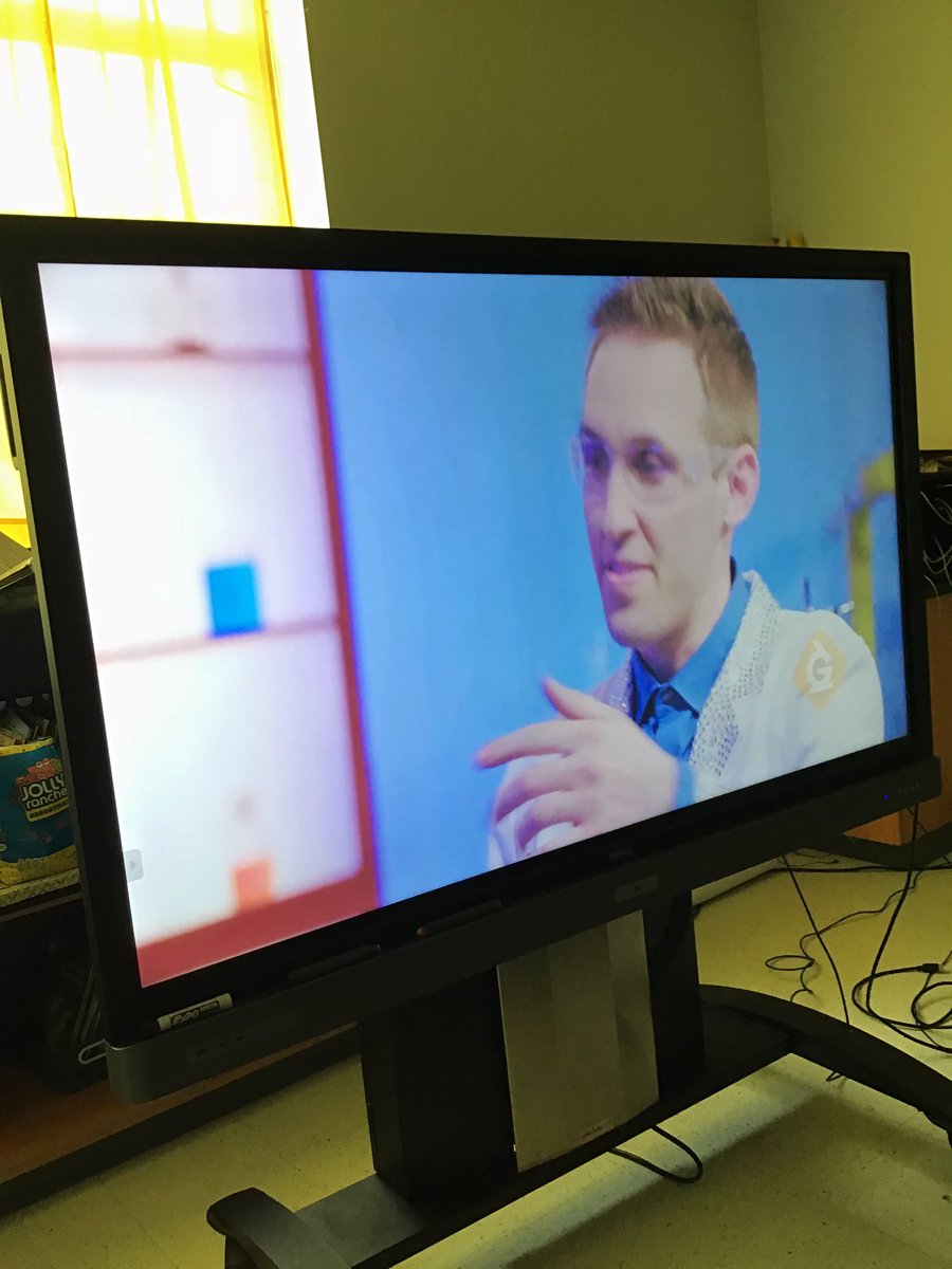 VictoryElemPPS's tweet photo. Dr. Jeff from Generation Genius is an excellent help to teach about Magnets! Using engaging experiments, thought-provoking questions, and silly dancing, the students are engaged every second! #STEM #ScienceRules #VESSOAR #ppsleads https://t.co/tX3dVtWsje