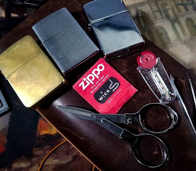 EDC_Deals's tweet photo. Mandatory yearly @originalzippo maintenance done. New wicks, flints and cotton. #lighters #edc #everydaycarry https://t.co/CurVh43qBG https://t.co/G8OAaW9LPz