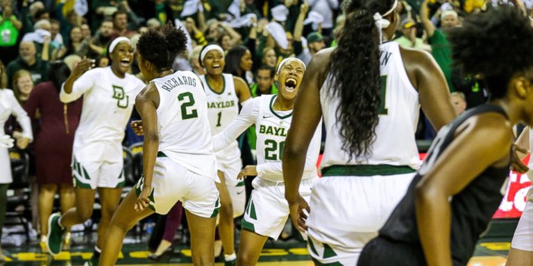BaylorProud's tweet photo. Last night, @BaylorWBB's defense held No. 1 UConn to just 29% shooting -- the Huskies’ lowest shooting percentage in the last 20 SEASONS.

More crazy notes from the Lady Bears' historic win: https://t.co/fhER2CQyRf https://t.co/vW0JyzqZxw
