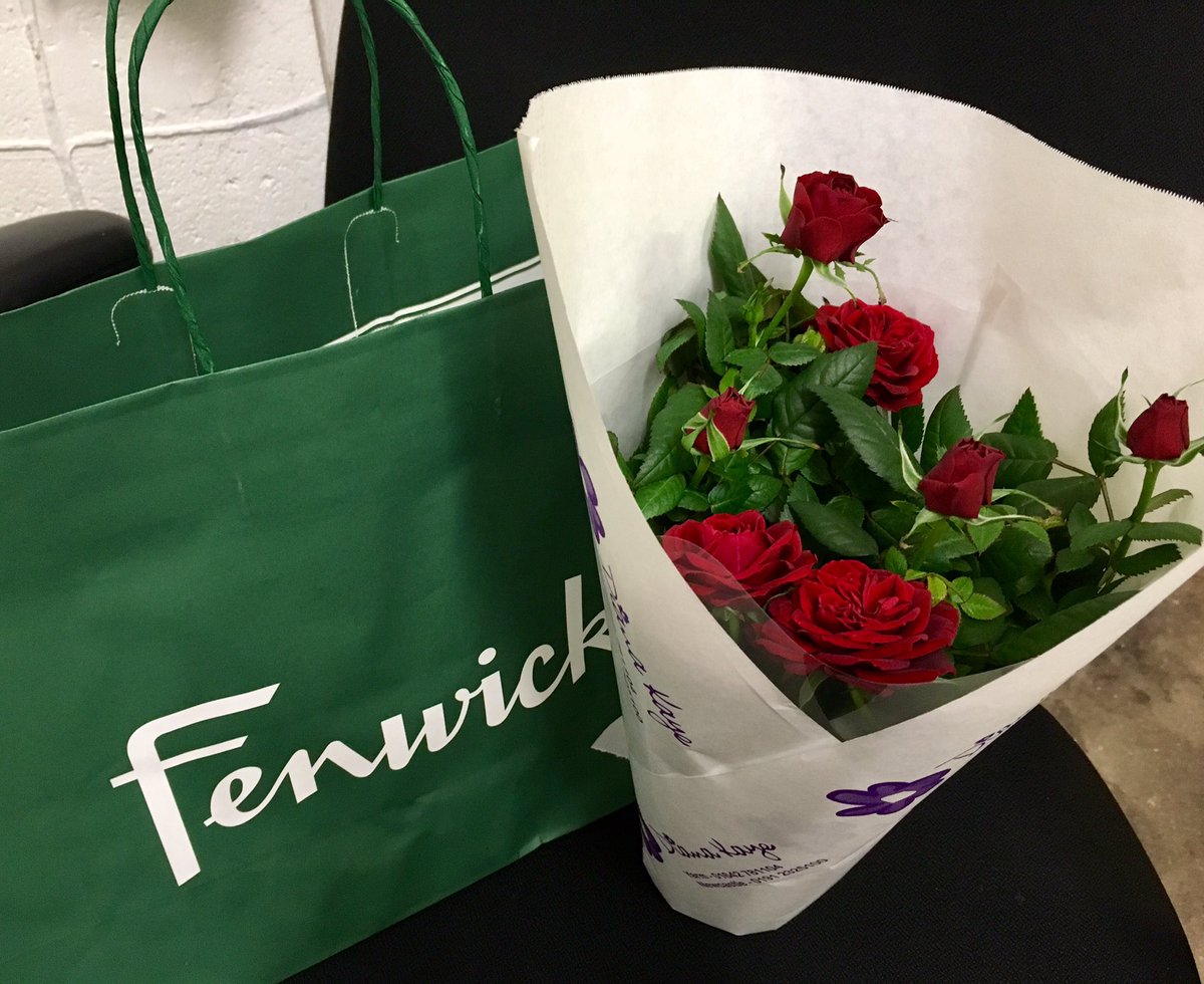 _dani_vegas_'s tweet image. Lovely flowers from a customer at work - cos I’m mint 💁🏻‍♀️ @fenwicknew #roses #notallcustomersarearseholes