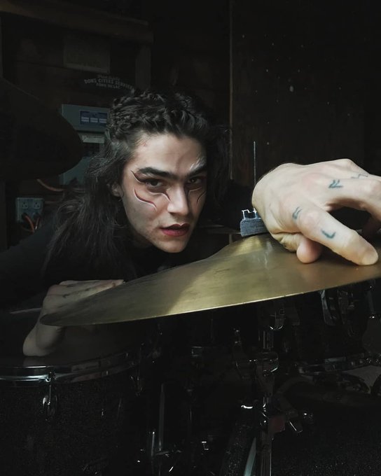 um yeah... I "play the drums"...  📸 and mua by @parker_orange_ https://t.co/ZUHJyEUlja<a href="/tag/newprofilepic"class="tags"><span>#newprofilepic</span></a>