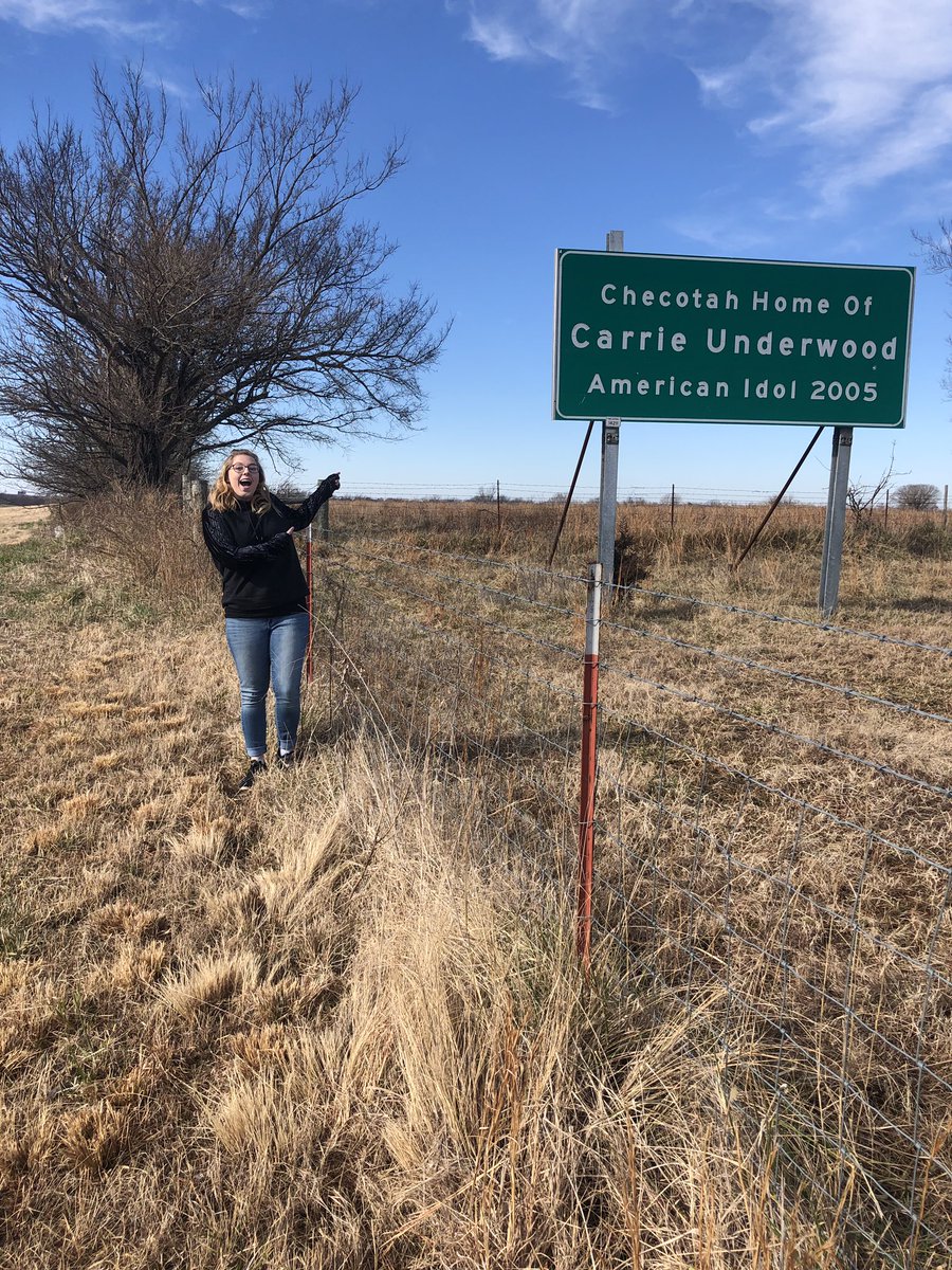 JuliaBell00's tweet photo. If you thought I wasn’t gonna spend my Birthday driving from Arlington Tx to Checotah Ok to check getting a picture with @carrieunderwood ‘s sign off my bucket list you’d be wrong! Because I most definitely did! #19 #blockedbybarbedwire #birthday #checotah #carrieunderwood https://t.co/2SQxbBZ8PQ