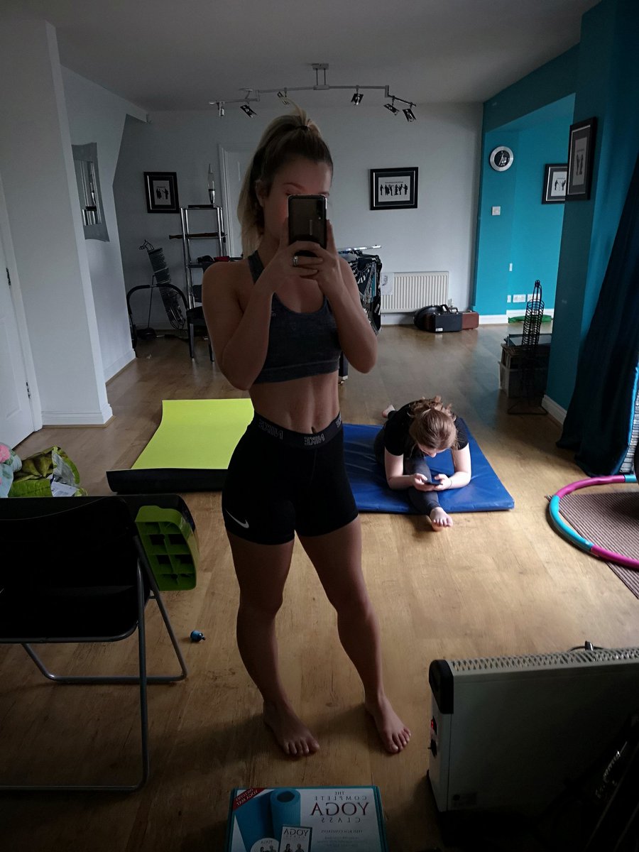 moore_shellby's tweet photo. Work out and 2 shows let's have ya 💪 @BarnsleyPanto https://t.co/uEUnkvtVdL