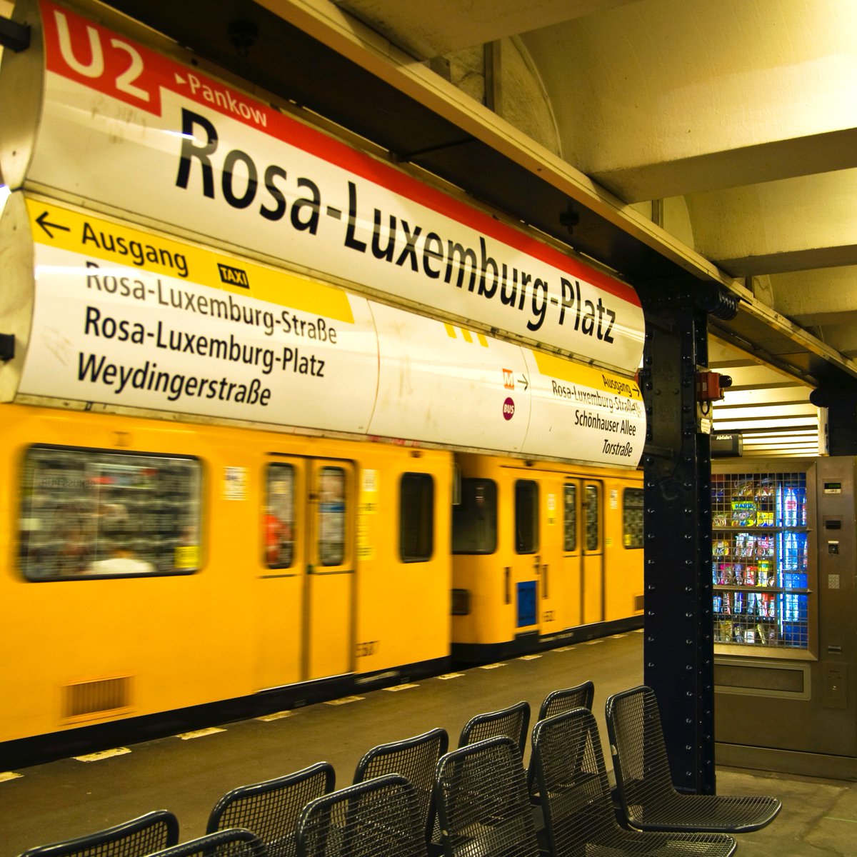 SILVACAPITANA's tweet photo. NEW YEAR 2019 AKTION: 10 % RABATT & GRATIS-VERSAND #Sale #poster #canvas #forex #FramedArt #aluminium #acrylic https://t.co/yUDsry5J9Y @Posterlounge #tube #station #underground #train #Berlin #U2 #LineU2 #trainStation #EastBerlin #Photography #photo #travel #architecture #wallart https://t.co/oopz59tqKa