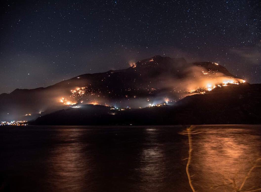 MassimoSertori_'s tweet photo. Oggi pomeriggio #sopralluogo presso il comune di #Samolaco, in #Valchiavenna, dove purtroppo si è esteso l’#incendio divampato nei giorni scorsi in #AltoLario.
#Allavoro #Lombardia https://t.co/ECbmxfmaxD