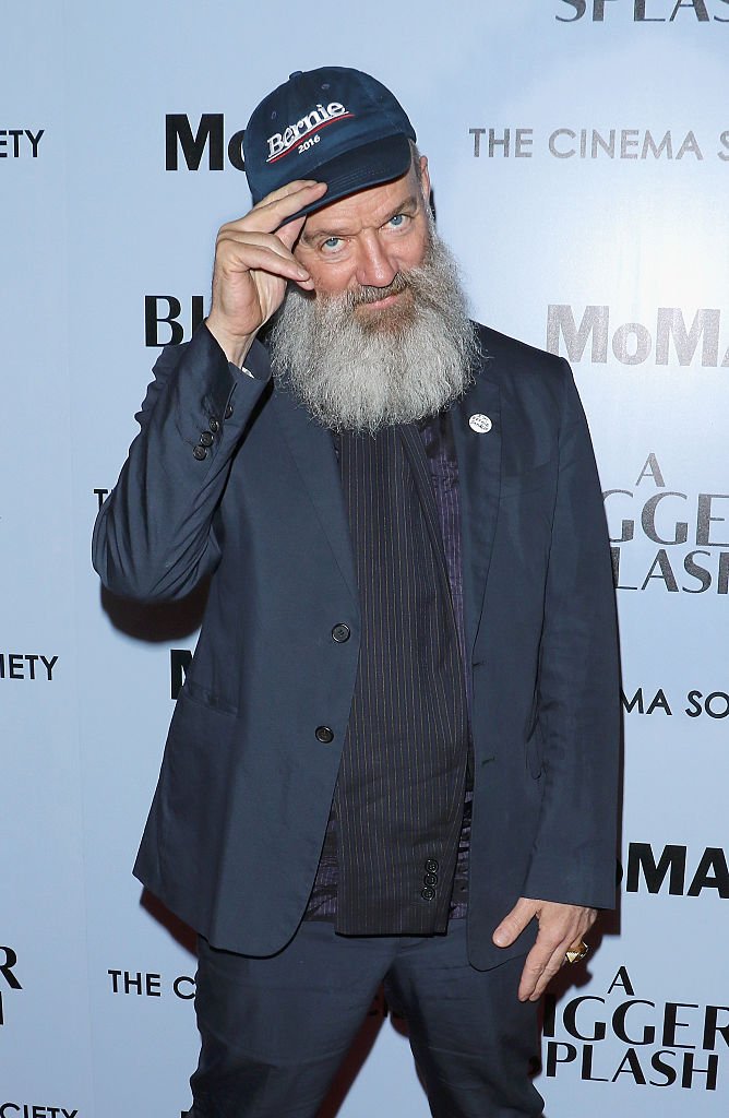Happy birthday Michael Stipe!

Doesn\t he look different without his Santa costume on? 