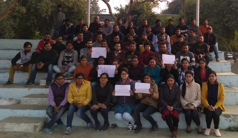 Arjit0808's tweet photo. Black day for research is observed at MNNIT Allahabad, Prayagraj on 03rd Jan.
@PMOIndia  @IndiaDST @HRDMinistry https://t.co/XGGgWIkJkb