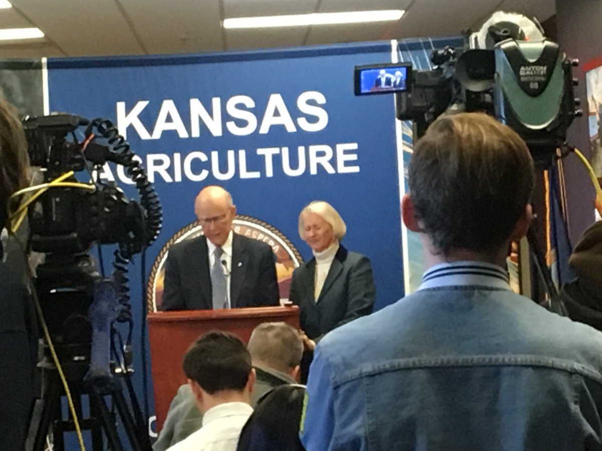AllAbtAmerica's tweet photo. While the overwhelming majority of you are hiding behind your keyboards bitching about politics. The rest of are making a real difference by staying engaged!
#SenPatRoberts #KS https://t.co/wQ8yEJJfto