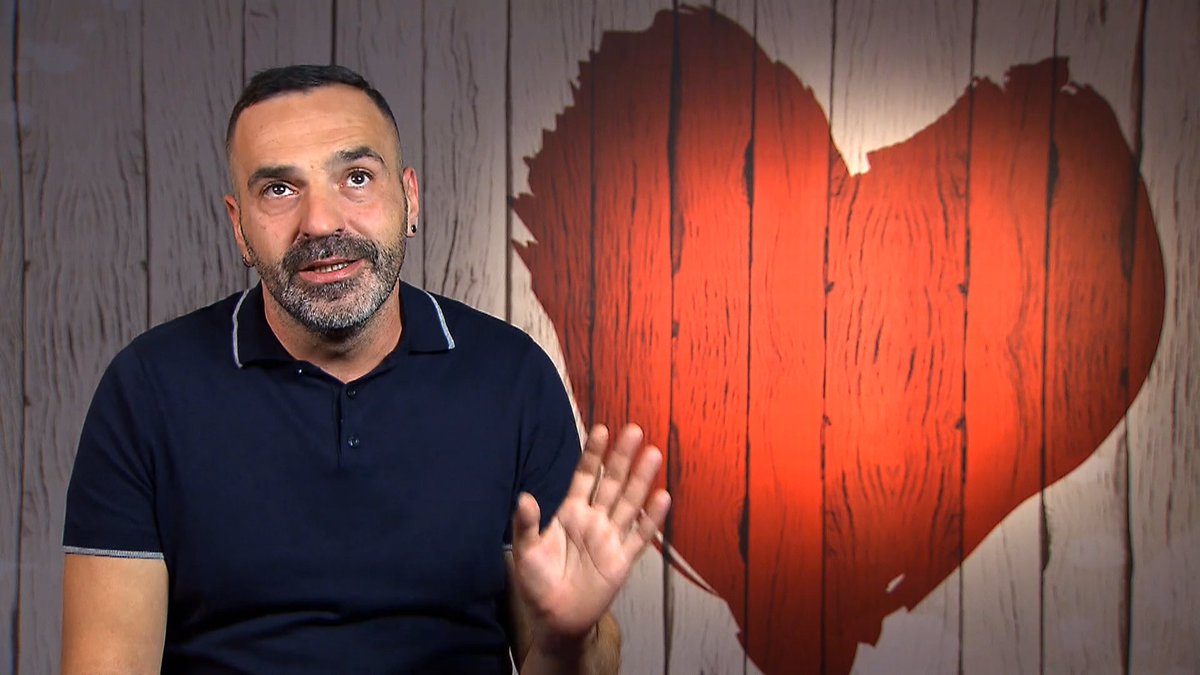 cuatro's tweet photo. Toño: “Yo soy maricón de a pie, de los de verdad” #FirstDates804 https://t.co/7R0Ne4UKBT https://t.co/v7KD8x5iWE