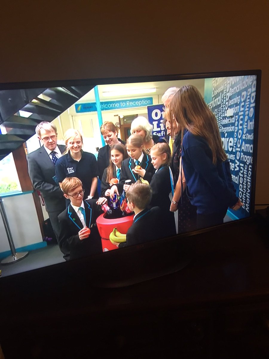 bec_faulkner1's tweet photo. Great to see @OneLifeSuffolk on @BBCLookEast tonight working with @SCCPublicHealth to help reduce sugar intake of children in Suffolk #obesity #sugarreduction #health https://t.co/Eb25e56Ma9