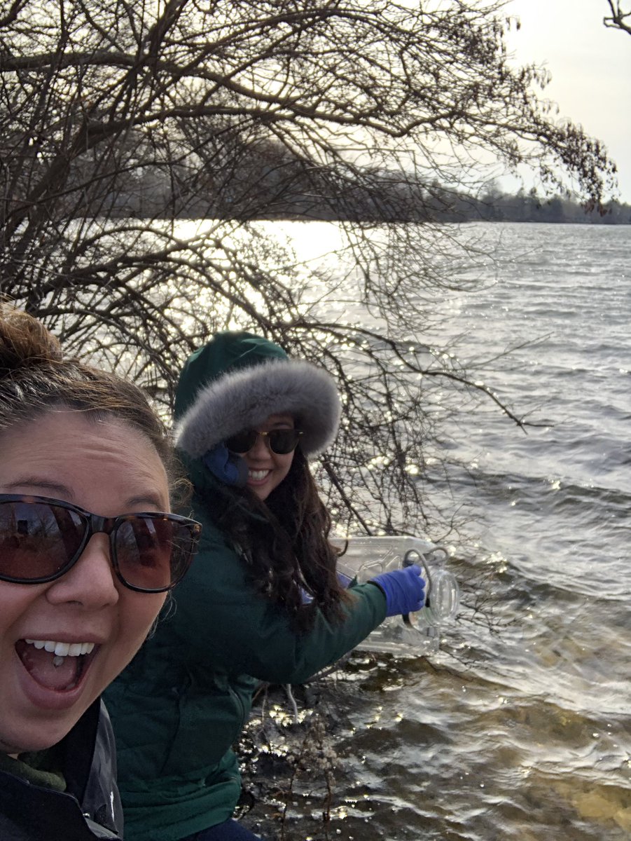 AshleyBulseco's tweet photo. Kicking off 2019 the right way, sampling for eukaryotes in Siders Pond with the ever awesome @shu251 #itwasfineuntilitgotwindy #needthickergloves #fieldscience #microbes #grazing https://t.co/TZepD7utcc