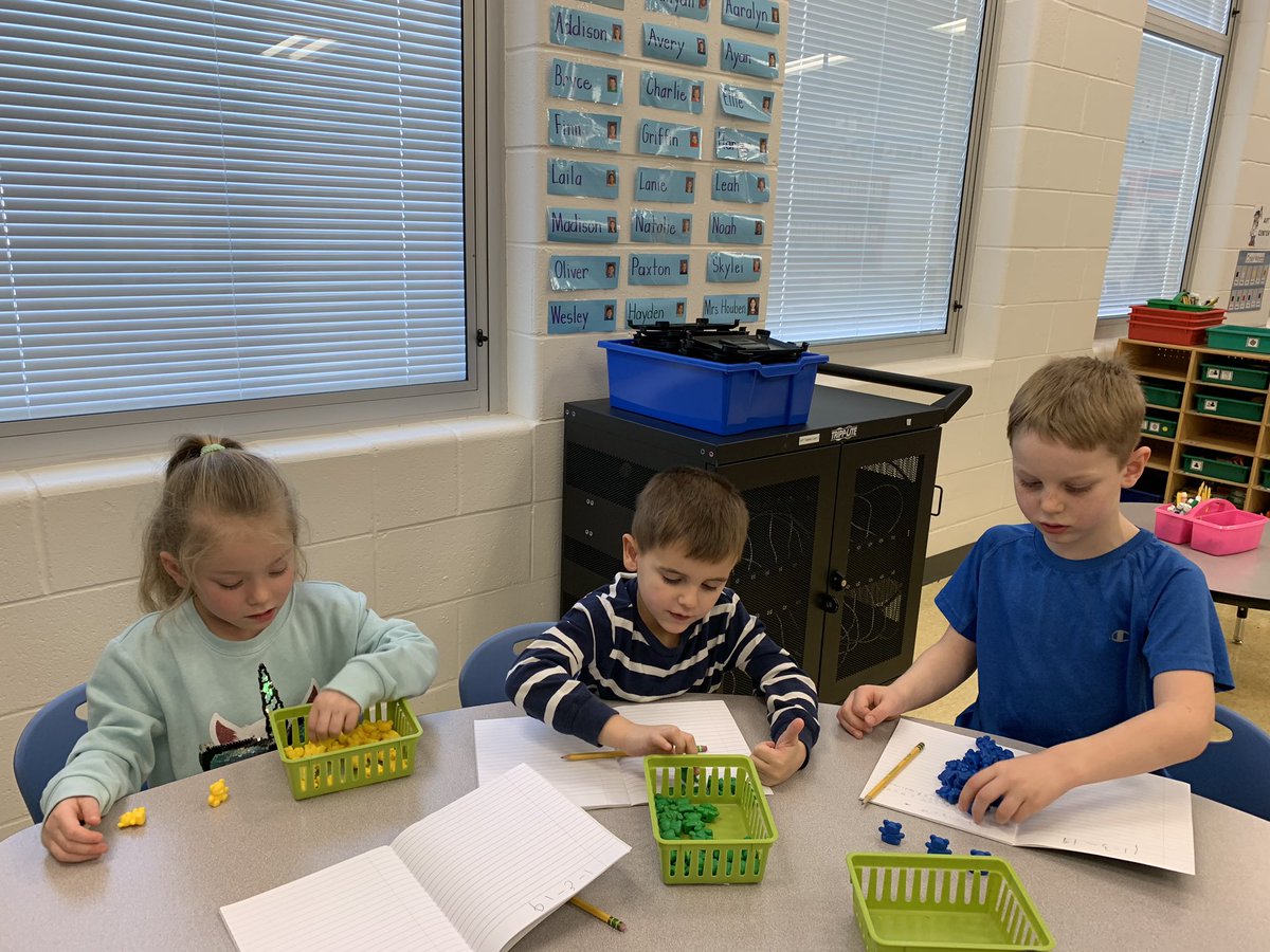 jrsteach's tweet image. #kindergarten Ss working in math workshop and #GuidedMathGroups on #CountingCollections amazing listening to them #count and write about their collection @mathbarb @WestCler @WTBobcats #WCconnects