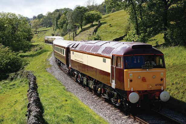AmericanTrainV's tweet photo. The 4 historic steam #trains storming through #Kent stations in 2019 https://t.co/K37H6bRNFK #AmericasTrain #Luxury #Train #Vacations #FrontPagePR https://t.co/GpQxXUrsiQ