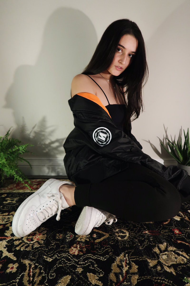 rainuk_'s tweet photo. гаiи. winter seazon online now! FREE SHIPPING 📦 For the first hour of sales and a FREE signed гаiи. print to the first 100 customers ❄️ https://t.co/6wL1Mtc15F https://t.co/acCec47ox2