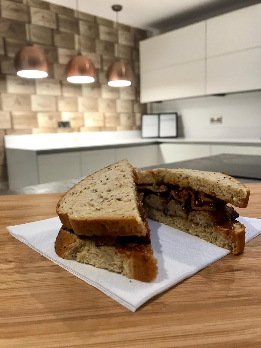 That’s a cracking looking sandwich even if we do say so ourselves! Knocked up in our fully working Kitchen showroom. Open Monday to Friday 8.30 - 5.00 and from 10.00 - 1.00 on Saturdays #kitchen #sausages #bacon