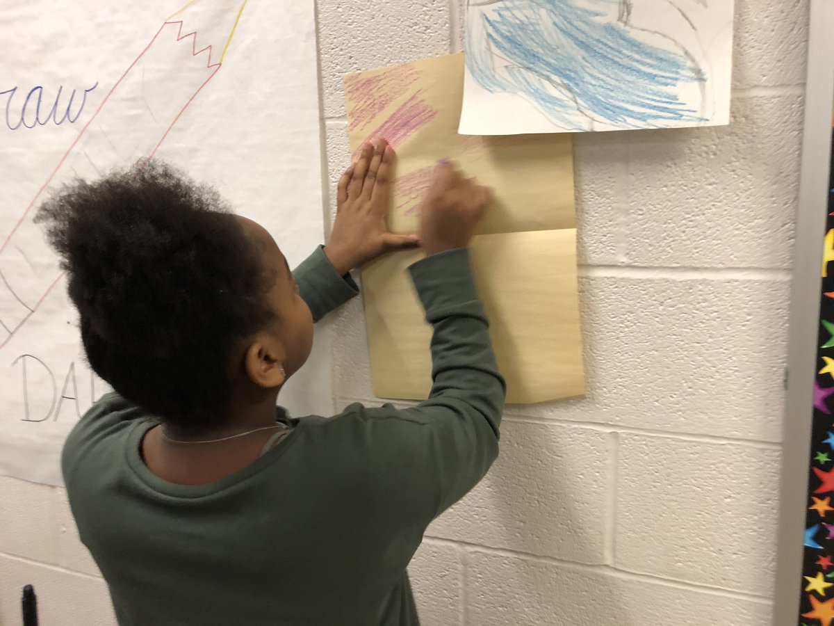 MrJacksonWCS's tweet photo. Awesome to watch 3rd grade experiment with new ways to create texture. #winthedayattheJ https://t.co/6HQJWFkp4g