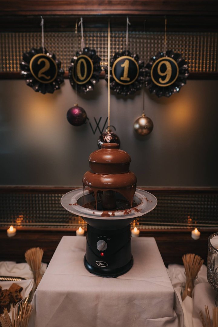 westendhyannis's tweet photo. We had SUCH a blast at our Annual #NewYearsEve Extravaganza! Thank you Organic Photography for capturing it so perfectly! #WestEndIt https://t.co/Gc3b1MbGov
