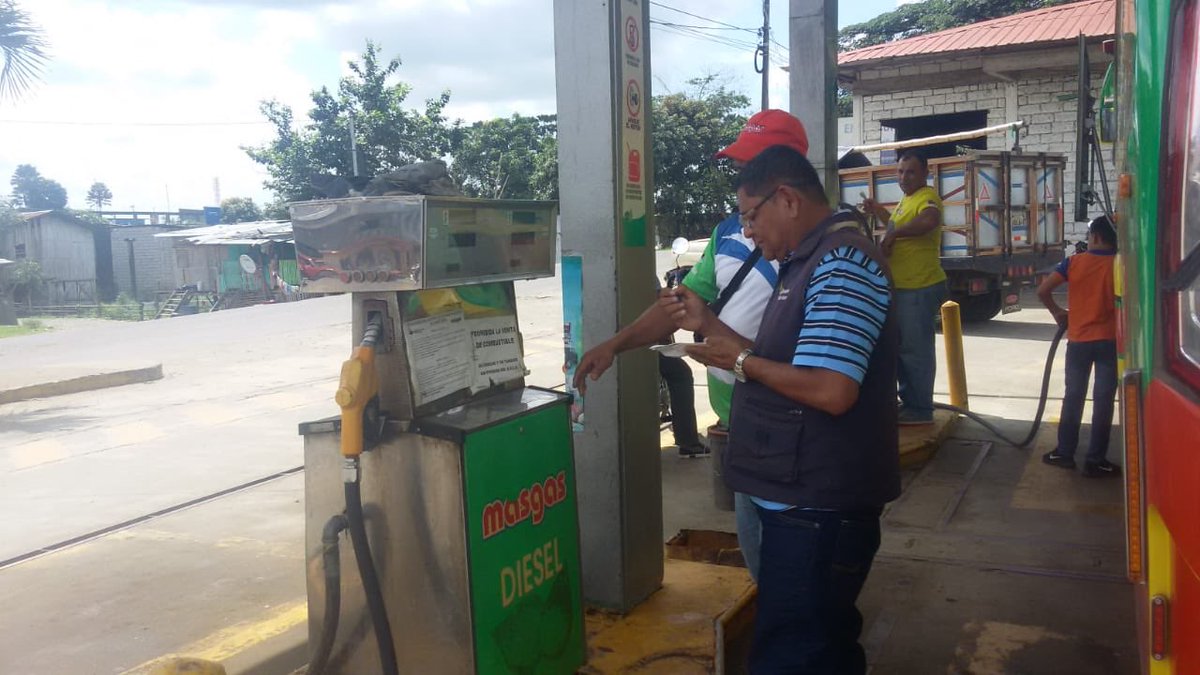 DrCamiloSalinas's tweet photo. En operativo de control, Teniente Político verifica que no exista variación en el precio de combustible en estaciones de servicio de la parroquia #Ricuarte #NoALaEspeculación #DecisionesPorEcuador @Lenin https://t.co/kgYQTULdtZ