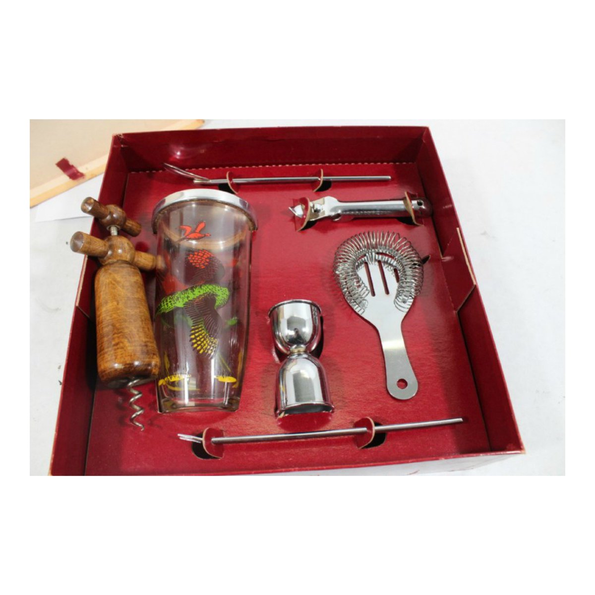 JunkYardBlonde's tweet image. Vintage Hazel Atlas Pheasant &amp;amp; Hunting Barware, 1950s Bar Set in Original Box, Jigger, Bottle Opener, Bar Tools etsy.me/2s98zND #housewares #madmenbarware #midcenturybarware #sportsman #gotvintage #hazelatlas #1950s #vintagehazelatlas #pheasantandhunting