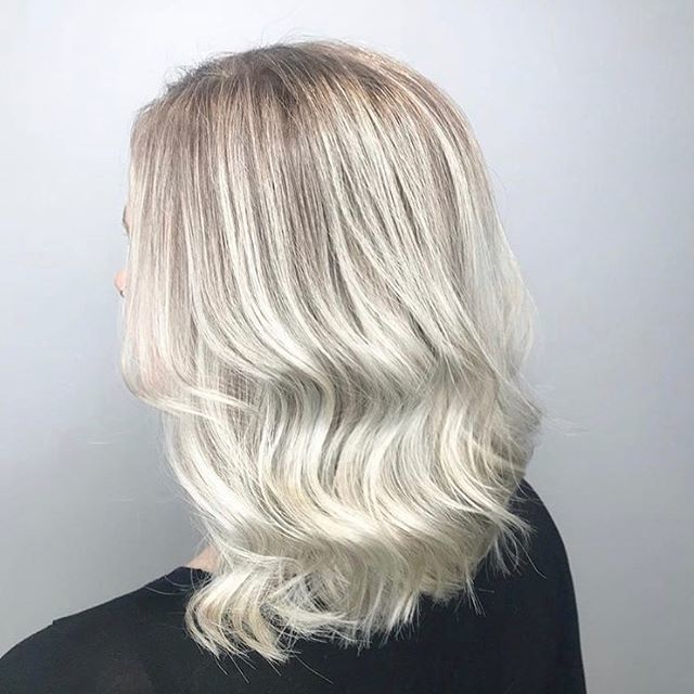 Ice ice baby ❄️ @sheneens.hair.affair ⠀⠀⠀⠀⠀⠀⠀⠀⠀

#lovepoho #icyhair #icyblonde #icyblondebalayage #yeghair #yegstylist bit.ly/2BZPAtk