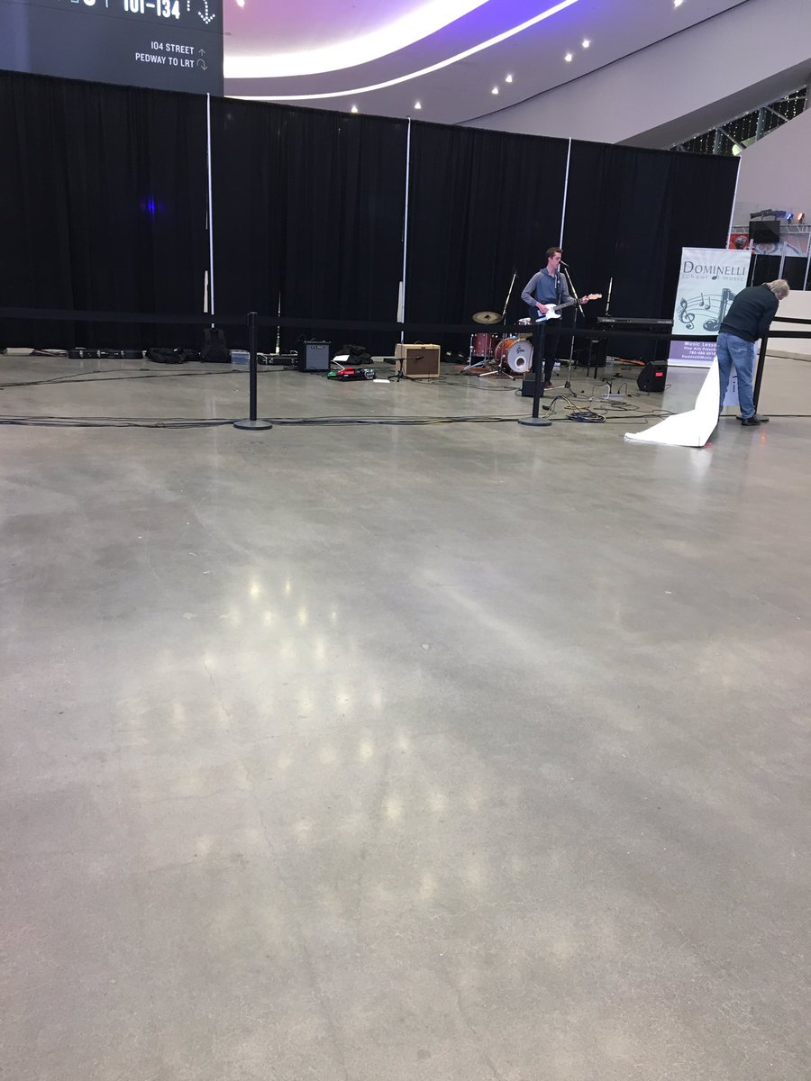Innerlife4's tweet photo. Getting ready!!! @RogersPlace @EdmOilKings https://t.co/VQX9HHKidg