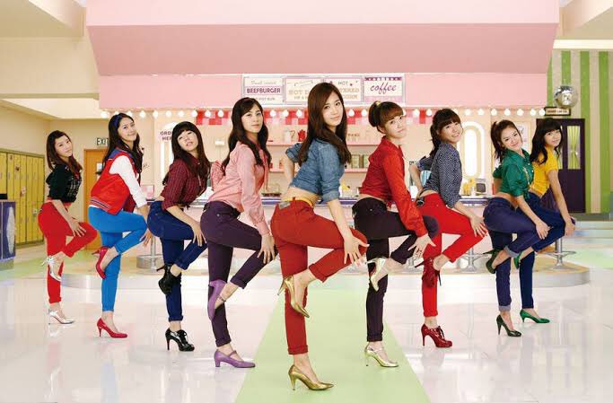 SoshiThaisoneFC's tweet photo. ปี 2008 SMตั้งใจจะปล่อยอัลบั้มสาวๆ โดยมี Dancing Queen เพลงรีเมคจาก Mercy มาโปรโมท แต่ตอนนั้น Mercy ดังไปทั่วโลก ทำให้ต้องเลื่อนการคัมแบคและยกเลิก Dancing Queen ต่อมาในปี 2009 จึงปล่อย GEE ออกมาแทน ถ้าตอนนั้นใช้เพลง Dancing Queen ก็ไม่รู้ว่าโชคชะตาสาวๆจะเป็นยังไง #ADecadeWithGee https://t.co/TMlyZbMXtS