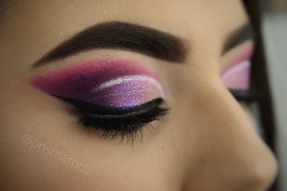 MirelesPrisma's tweet photo. @trinityysoliss my model 😍❤️
@jamescharles @MorpheBrushes Unleash your inner artist Pallet 
@lagirlusa white gel pencil liner @KissProducts faux mink lashes “gala” @ABHcosmetics Brow Dip “dark Brown” @BenefitBeauty Hoola Bronzer and porefessional Primer https://t.co/qMd77WOwJu