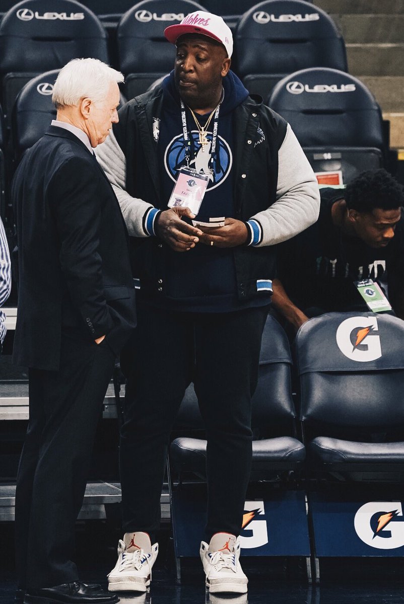 Timberwolves's tweet photo. Pops competing for most swag in the Towns family. https://t.co/8DwfYkiym6