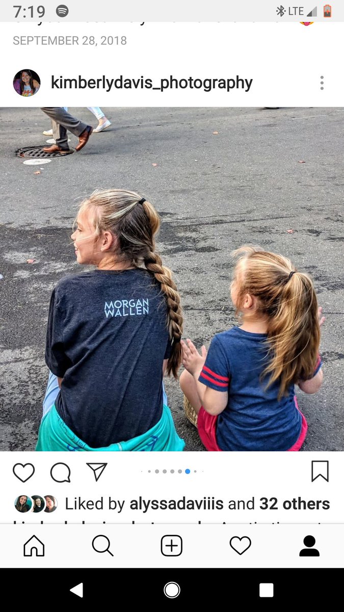 KDPhotography8's tweet photo. @MorganCWallen hmmmm...I spy a little 12yr old wearing one of her favorite bands shirts 🥰 @maddiedavis0618 https://t.co/w8BUTPlbla