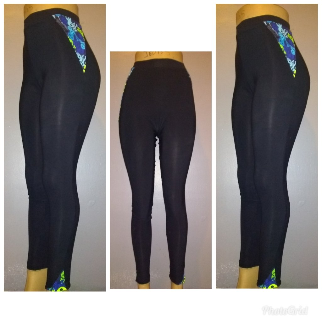 BravelegsL's tweet photo. https://t.co/gfx5pGoTvp - For #sale! BraveLegs Skull &amp; Crossbone W Black Compression (...) | via @SpreesyCo - #deals https://t.co/DszuCURV3y