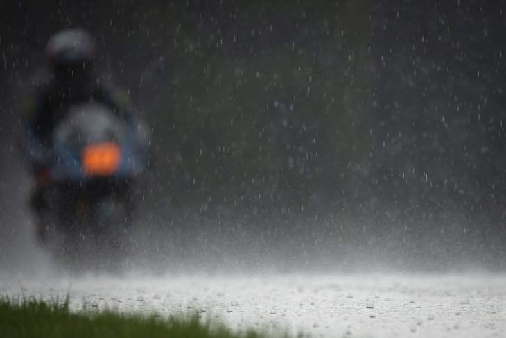 Stay visible and dry on the road with our reflective rain gear available at our Facebook Shop facebook.com/OzarkOutdoorWo… also available at OzarkOutdoorWorld.com #raingear #motorcycles <a href="/OzarkWorld/">OzarkOutdoorWorld</a>