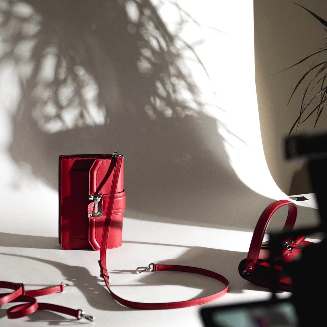KACYYOM's tweet photo. Basking in the shade
#KACYYOM #leatherhandbag #redclutch #luxurylifestyle https://t.co/tXhbVPGU5X