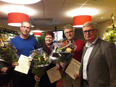 Omroep Berg en Dal huldigt drie vrijwilligers van het eerste uur dlvr.it/QvzrQn