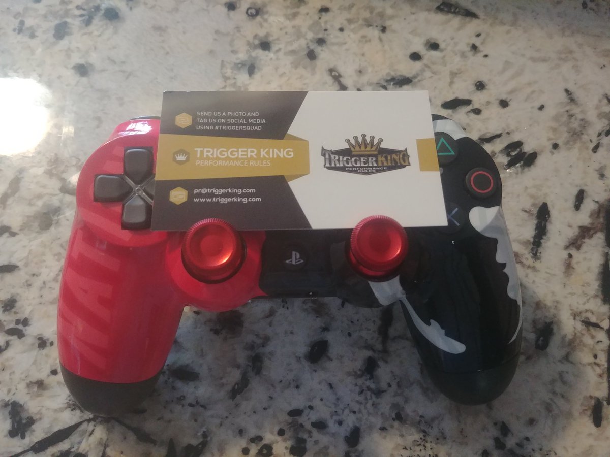 New_Exiles's tweet photo. Say Hello to the official 1NationGaming Controller for PlayStation 4. Also a Huge thanks to @Modjunkiez if it wasn't for them this wouldn't have been possible. https://t.co/PI1AFC5tUx