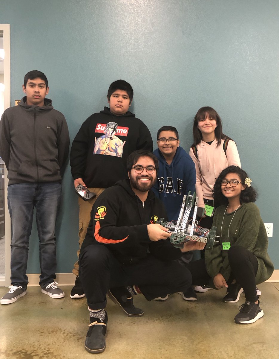 DFS_Nevada's tweet image. Thanks 2 @GEARUPNV, 20 DFS students &amp;amp; their siblings were able 2 participate in our #VEXRoboticsCamp inside the @RaggioSTEM in the @EducationUNR on the @unevadareno campus for 2 days &amp;amp; build a robot with their teams. #COEintheCommunity #STEM #DFS #WolfPack #GEARUPWORKS #NVGEARUP