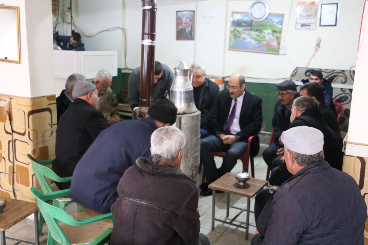 Belediye Başkan V.  <a href="/ihsanemre/">İhsan Emre AYDIN</a> Aydın, Cuma namazı çıkışı vatandaşlarlarımızla bir araya gelip sohbet etti,talep ve sorunlarını dinledi.Belediyemizin çalışmaları hakkında bilgi verdi.
Vatanaşlarımıza belediyemiz tarafından yeni yıl dolayısıyla hazırlatılan takvimler dağıtıldı.