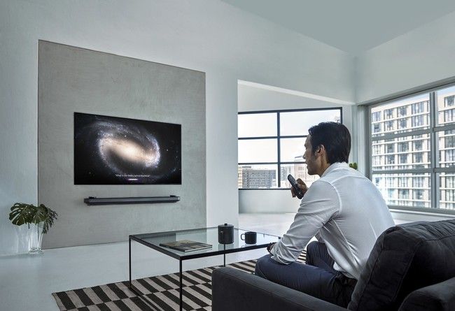 XatakaHome's tweet photo. LG presenta su nuevo catálogo de televisores 4K OLED para 2019 con los que quiere conquistar nuestros salones https://t.co/CmpunUAZuK #lomásvisto https://t.co/GdDt0N8yvP