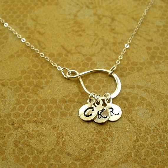 StarringUJewel's tweet photo. Sterling silver Initial Necklace, https://t.co/wO4yAlGTwD via @EtsySocial #jewelry #etsymntt #InitialNecklace #PersonalizedInitial https://t.co/Bml81xtgFH