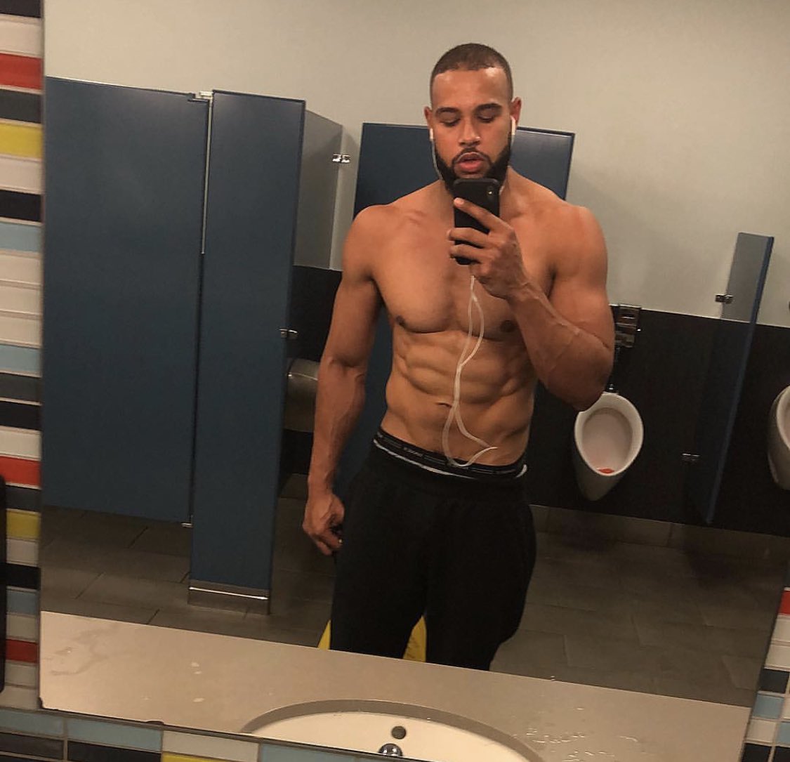 SuAv3's tweet photo. #top4of2018 Notice there’s only 3 pictures and one is missing because I’m not at my top yet #TweetlikeRon https://t.co/Rvbbb11WBr