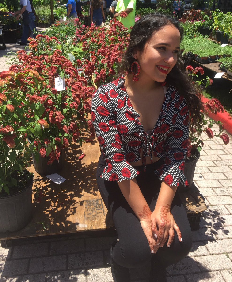 flcs_uf's tweet photo. Meet your friendly neighborhood USG of Public Relations, Daniella Roselló!
When she isn’t busy chatting up MUN teams around the circuit, you can find her cooking for her friends &amp; planning road trips! She‘s looking forward to meeting all the incredible FLCS delegates! #flcsfriday https://t.co/TUjgbMfKXB