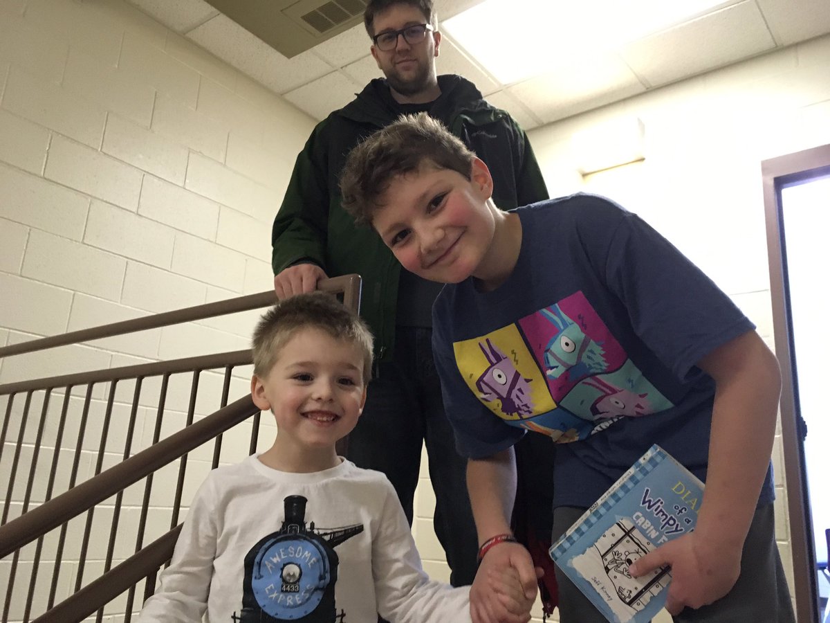 PhoenixElemGF's tweet photo. Another successful R.E.D event at Phoenix today! Thanks to all of the parents, grand parents, aunts, uncles, and caring adults who were able to take time out of their day to support the importance of reading! #phxfirebirds #gfschools #ReadEveryDay https://t.co/xy9pt1ythr