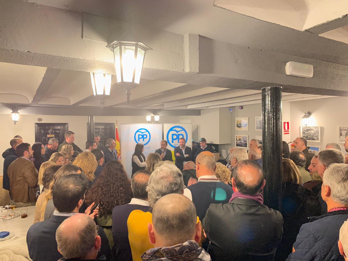 ppparla's tweet photo. #RosconDayPPParla #LlenoHastaLaBandera 🇪🇸@ppmadrid @PPopular Gracias por acompañarnos @SergioLopezVF https://t.co/TfUN0fDsU7