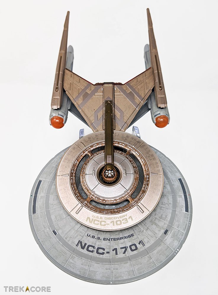 Trekcore Com A Size Comparison Between The Startrekmodels Uss Discovery And Uss Enterprise Model Heading To Subscribers Now Watch For Our Review Of The New Ship In The Coming