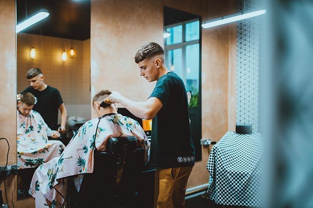 @big_up_your_alf in the Cut! Cuts available with Alfie for £10, Please Call up on 01424 444544 or just pop in! 💈✂️💈 #barbershop #dickies #gdmn #goodmans #hastings #stleonards #tattooshop #uppercutdeluxe