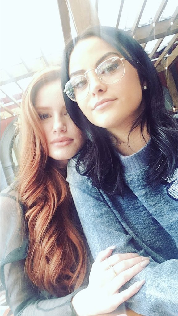 RedQueenBlossxm's tweet photo. ¡¡¡SE BUSCA!!!

 ||| Verónica Lodge|||
 ✦Canon/SemiCanon. 
 ✦Actividad.
 ✦Rol Medio.
 ✦Cualidades extra: Amante de las series, moda, zona horaria Latinoamérica. 

   ✦RT para difundir por favor.
        
   ✦Háblame por DM para mas info. https://t.co/Y5lRbqKOAk