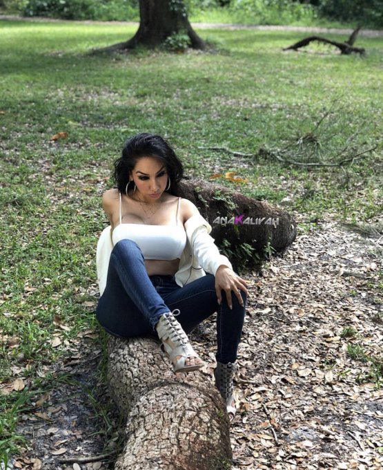 Dont call her a goddess then approach without an offering https://t.co/SkWaCg6WDw<a href="/tag/fclife"class="tags"><span>#fclife</span></a><a href="/tag/anakaliyah"class="tags"><span>#anakaliyah</span></a><a href="/tag/kaliyahklan"class="tags"><span>#kaliyahklan</span></a>