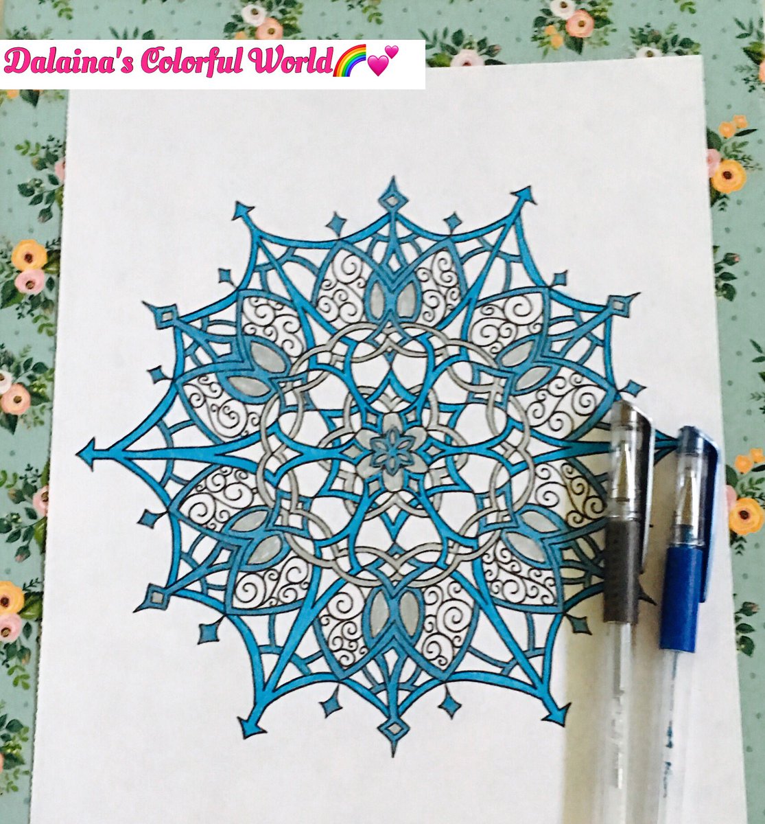 bonbonsandbooks's tweet image. 1st color page of the new year is done from the book #WinterWonders by #Zendoodles using @coloritcom #glittergelpens #coloritcom #adultcoloring #myhobbies #dalalainascolorfulworld🌈💕
